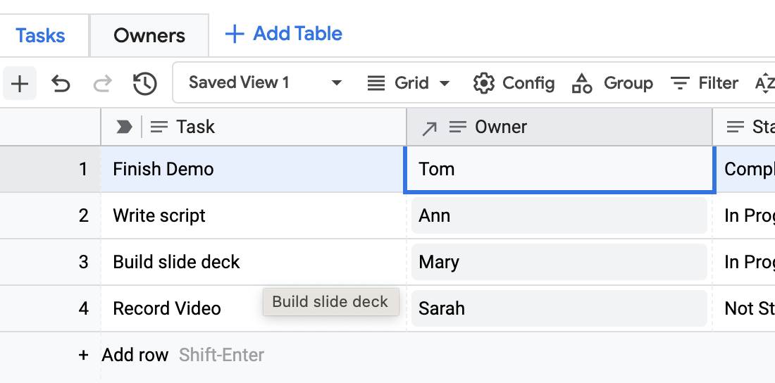 Tabla Tasks en el editor de bases de datos de AppSheet en el que se muestran los valores correctos en la columna Owner