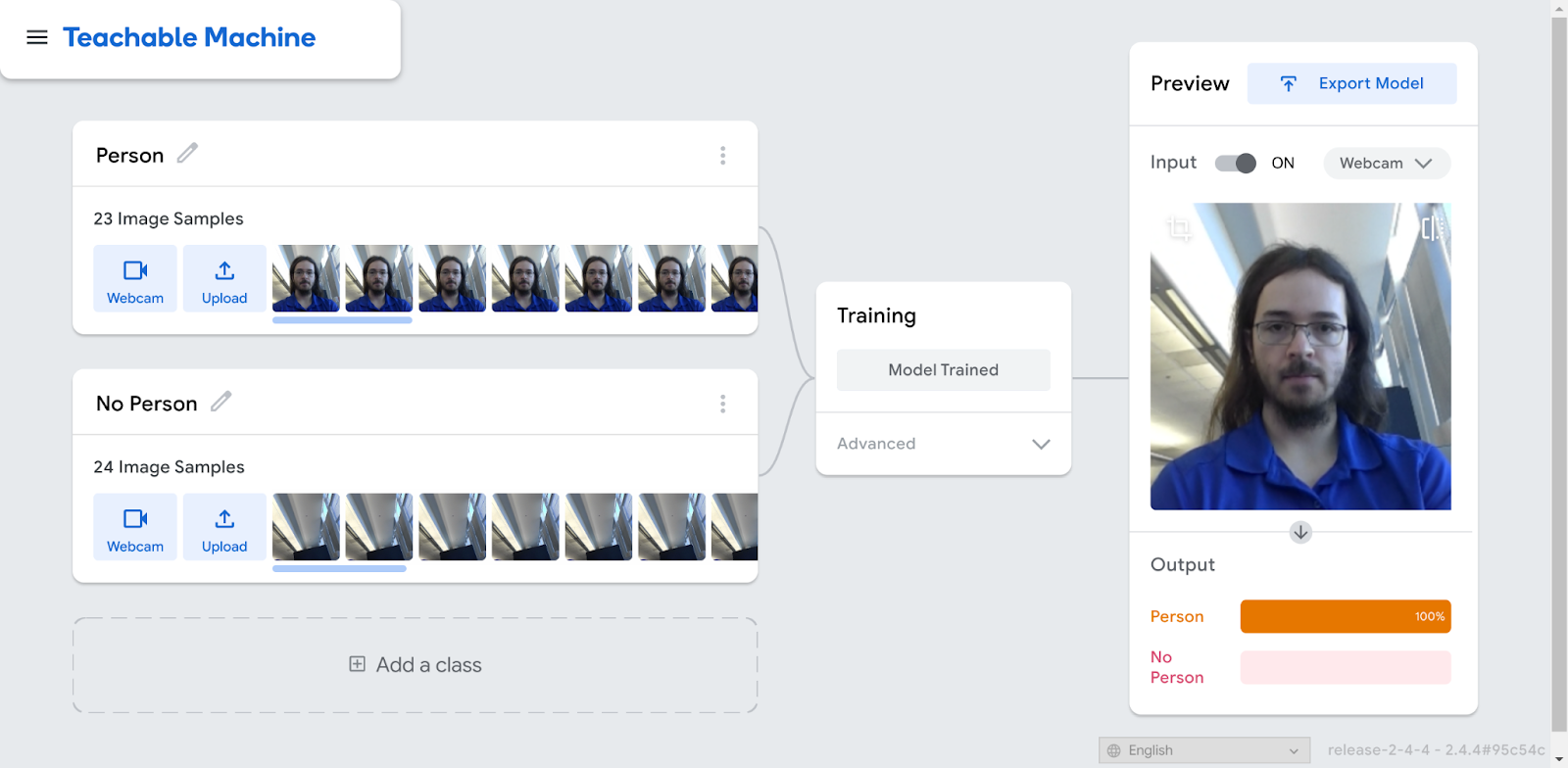 Entraîner un modèle sur Teachable Machine Un modèle est entraîné sur des images de deux classes :